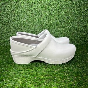 Dansko LT PRO White Box Clog